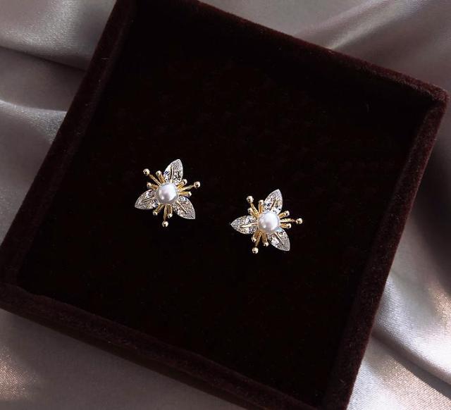 Crystal Cut Flower Earrings on Copper Alloy Studs