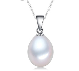 Beautiful Cultured Freshwater Pearl Pendant on 18in. 925 Sterling Silver Chain