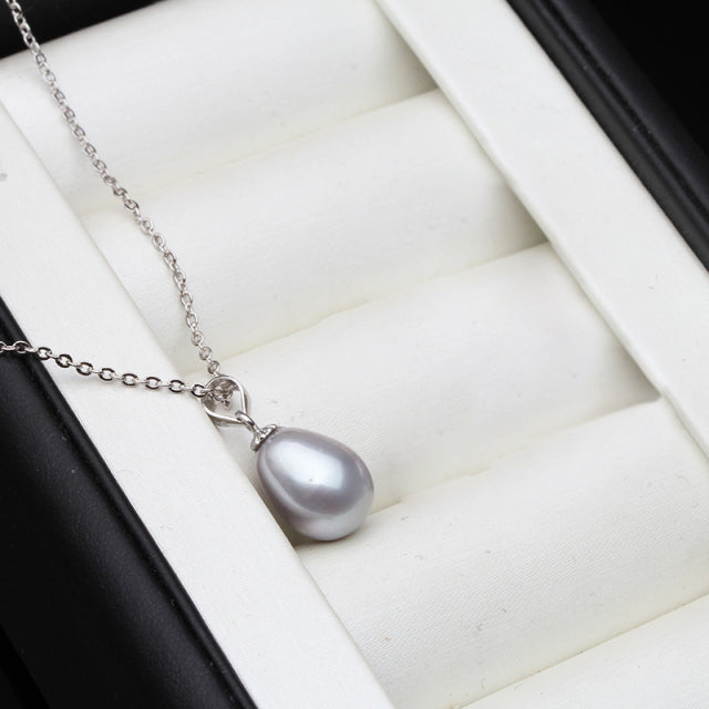 Beautiful Cultured Freshwater Pearl Pendant on 18in. 925 Sterling Silver Chain