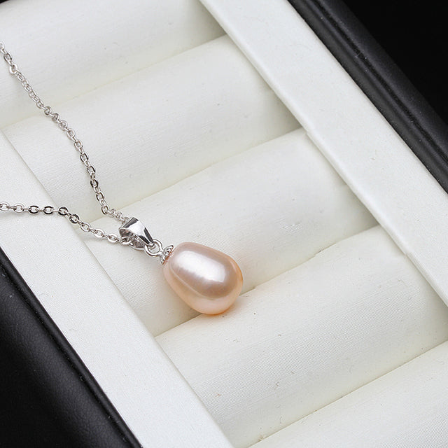 Beautiful Cultured Freshwater Pearl Pendant on 18in. 925 Sterling Silver Chain